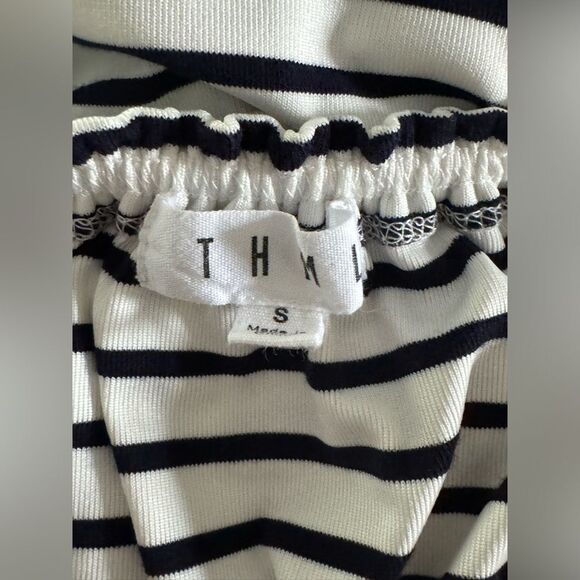 Fun & beautiful THML off the shoulder top! - Picture 11 of 13